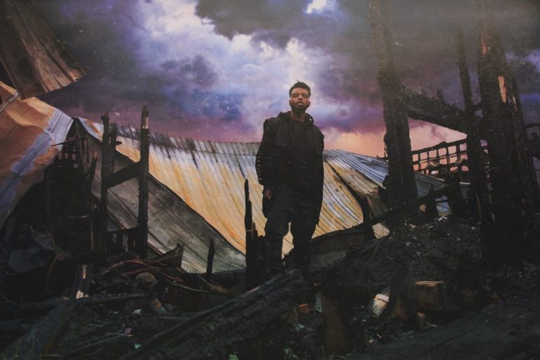 High Klassified se prépare donc à recevoir d’autres propositions de collaboration musicale, dans le sillage du succès de « Comin Out Strong ».