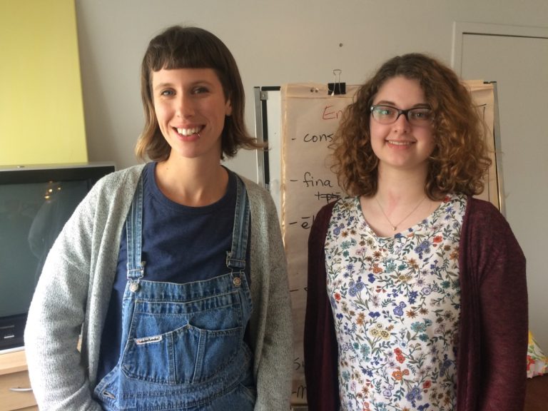 Geneviève Dauphin-Johnson, co-coordonnatrice, et Cassandra Gereghty, stagiaire en sexologie au Centre des femmes de Laval.