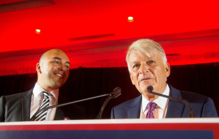 Jean-Claude Gobé annonce la parité et la candidature d’un ex-olympien Jean-Claude Gobé en présence de son candidat-vedette dans Sainte-Dorothée, Nicolas Macrozonaris. Cet ex-champion canadien au 100 mètres a notamment représenté le pays aux Jeux olympiques de Sydney (2000) et d'Athènes (2004).