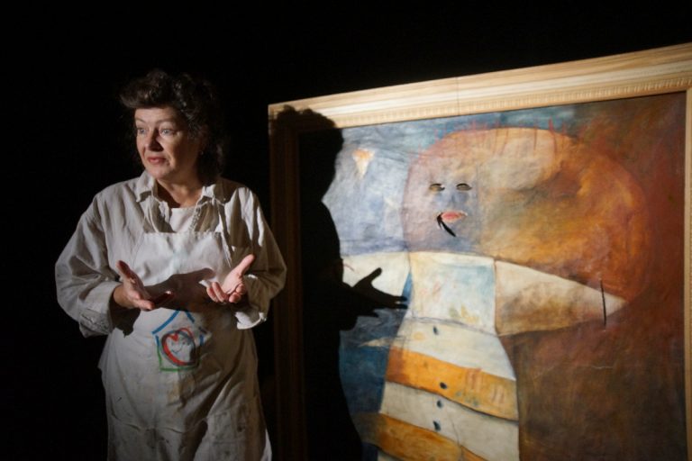 La couturière ouvre la saison en grand Interprétant Ariane, la petite-fille de Blanche, la couturière, Sylvie Gosselin est à l'origine de cette pièce créée en 2004 avec l'auteure Jasmine Dubé.