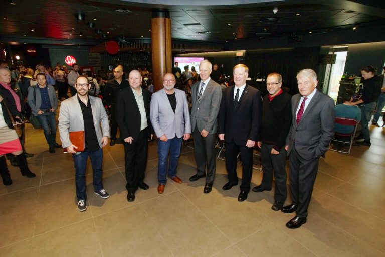 Les candidats à la mairie rencontrent les étudiants Les candidats à la mairie, Marc Demers, Alain Lecompte, Jean-Claude Gobé et Michel Trottier, posent en compagnie de Gilles Lalonde, Hervé Pilon et Michel Lauzon, du Collège Montmorency