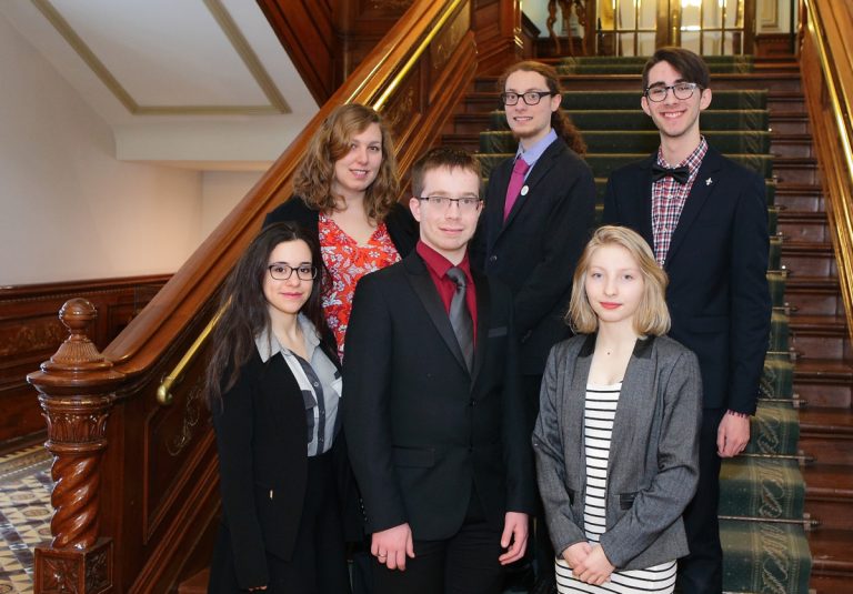 Des étudiants de Montmorency s’initient au travail de députés Geneviève Charron, Justine Chabot, Maria Andrada Pavel, Olivier Rooney, Emmanuel Roy-Allain et Sébastien White composaient la délégation de Montmorency.