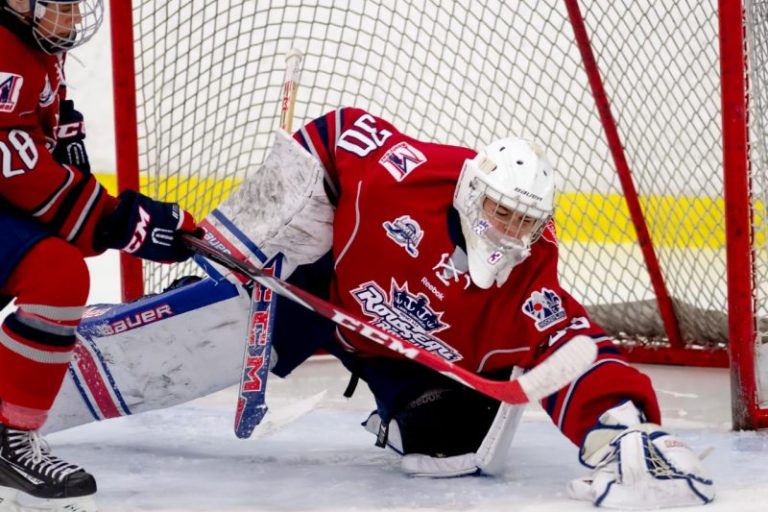 Le midget AAA à Guimond Alexis Shank a savouré un quatrième jeu blanc face au Séminaire Saint-François.