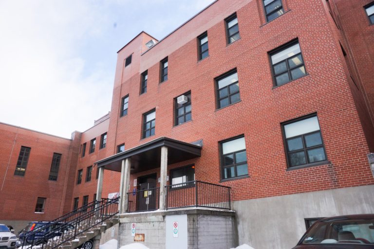 Dégâts d’eau dans deux écoles en raison du froid Le Centre de formation l’Impulsion de Laval est une des deux écoles de Laval ayant subi les foudres de Dame Nature.