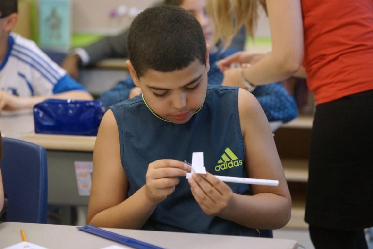 Quand les jeunes découvrent l’aéronautique Adam El Houbba a eu beaucoup de facilité à construire le planeur.