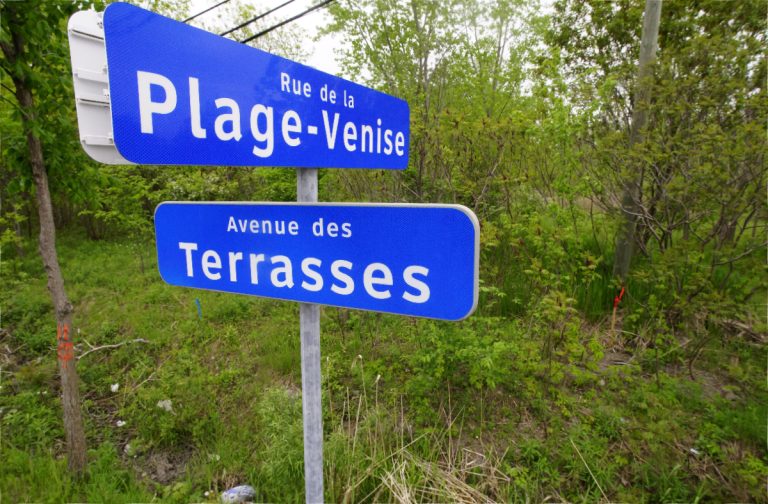Construction d’écoles en milieu humide Une école pourrait voir le jour à Auteuil sur l'avenue des Terrasses au coin de Plage Venise.