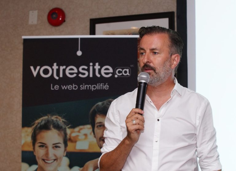 Durant sa conférence, François Charron a beaucoup insisté sur l'importance de la consommation locale de produits et services, ayant lui-même facilité la création d'un portail, shoooping.ca, où se retrouvent 2800 marchands québécois affichant un inventaire de 860 M $.