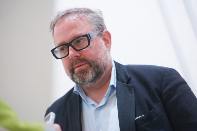 Les médias intéressent aussi Alexandre Taillefer.