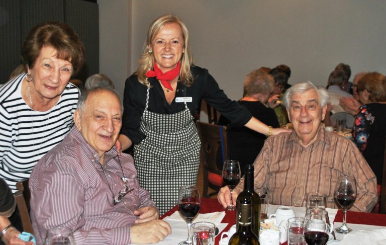 Au profit de la Maison de quartier Vimont Ils étaient une centaine de résidents du complexe Sélection Laval à participer le 17 avril à un dîner spaghetti au profit de la Maison de quartier Vimont.