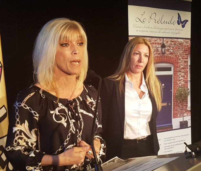 Deux survivantes de la violence conjugale en croisade Les Lavalloises Sammie-Line et Betty Van De Ligt engagées dans la lutte contre la violence conjugale.