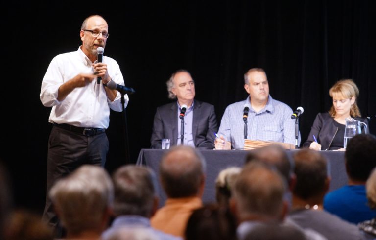 Des experts du Service de l'ingénierie ont répondu aux inquiétudes des citoyens des Îles-Laval.