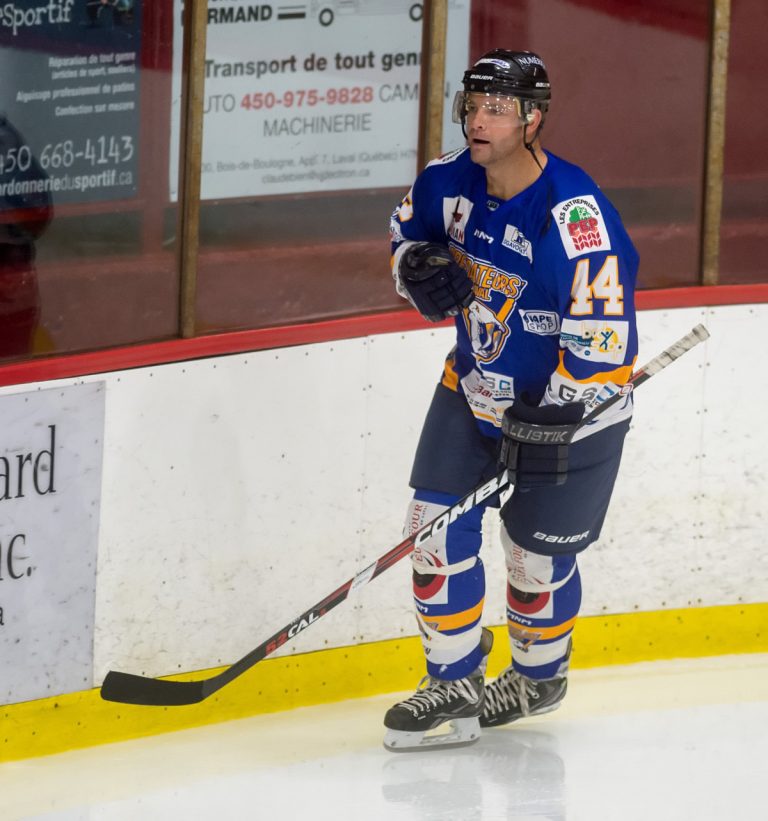 Accueil chaleureux pour Thériault Joël Thériault a reçu un bel accueil de partisans.