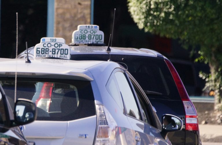 Les chauffeurs manifesteront à Québec L'industrie du taxi amorcera des moyens de pression.