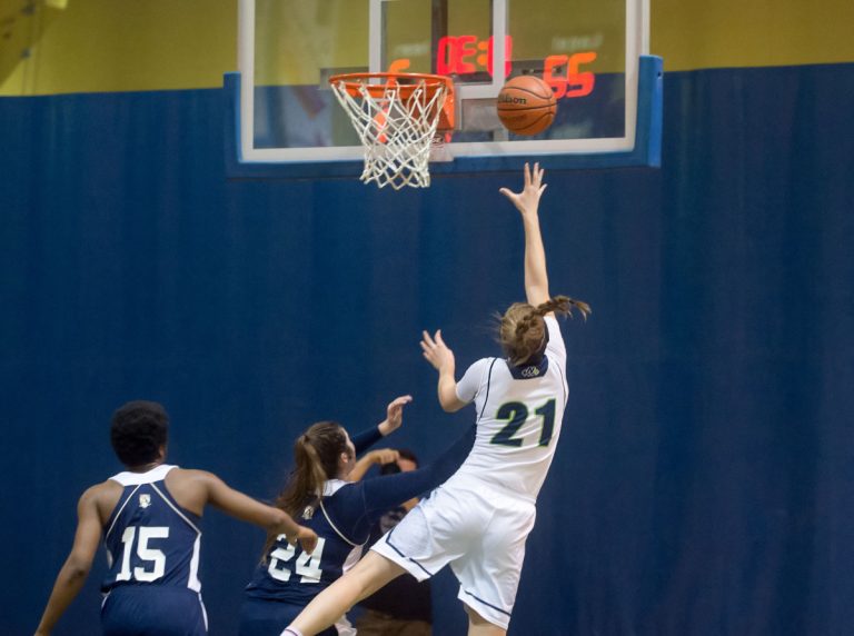 Tournoi relevé de basketball à Montmorency De bonnes équipes de basketball envahiront les gymnases du Collège Montmorency, du 6 au 8 octobre.
