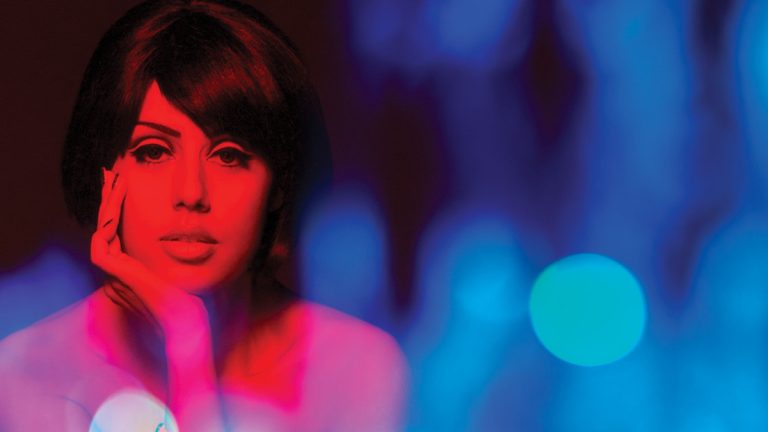 Sally Folk explore d'autres scénarios inspirés des rapports entre hommes et femmes d'aujourd'hui dans ses chansons à l’enveloppe musicale rétro pop.