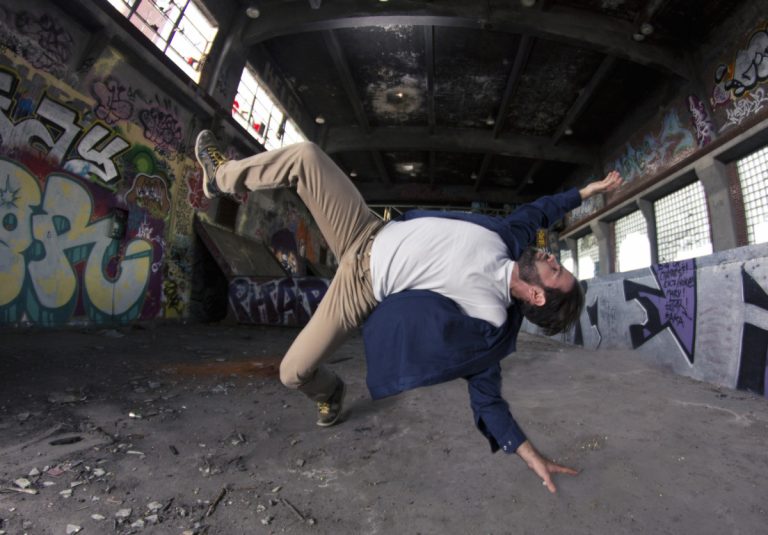 Simon Ampleman est spécialisé dans la danse urbaine.