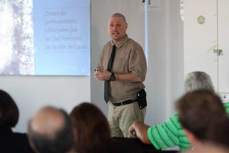 Alain Lecompte consulte les citoyens sur la vocation du futur parc Cousteau Alain Lecompte propose deux scénarios aux citoyens pour un nouveau parc dans Fabreville.