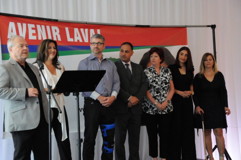 Sonia Baudelot présente ses cinq premiers candidats Dans l'ordre habituel, on reconnaît l'organisateur Claude Rousseau et la chef du parti Avenir Laval et candidate à la mairie, Sonia Baudelot, en présence des cinq premiers candidats confirmés: Alain Leboeuf (Saint-Vincent-de-Paul), André Naous (Renaud), Thérèse Renaud (Souvenir-Labelle), Zitta McHake (L'Abord-à-Plouffe) et Litsa Eftaxias (Saint-Martin).