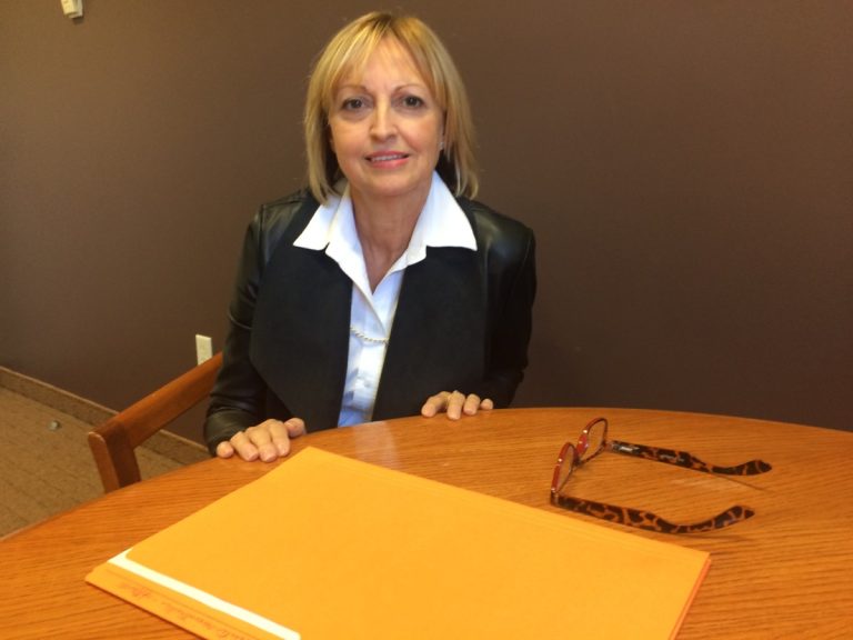 Grand questionnement sur l’aide à mourir étendue aux personnes inaptes Lise Lalande, directrice générale de la Société Alzheimer Laval, ne cache pas son inquiétude devant les dérapages que pourrait occasionner l'aide à mourir pour les personnes inaptes.