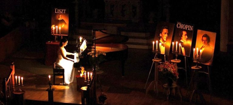 Alejandra Cifuentes Diaz a donné des concerts sous les chandelles dans 21 villes du Québec jusqu'ici.