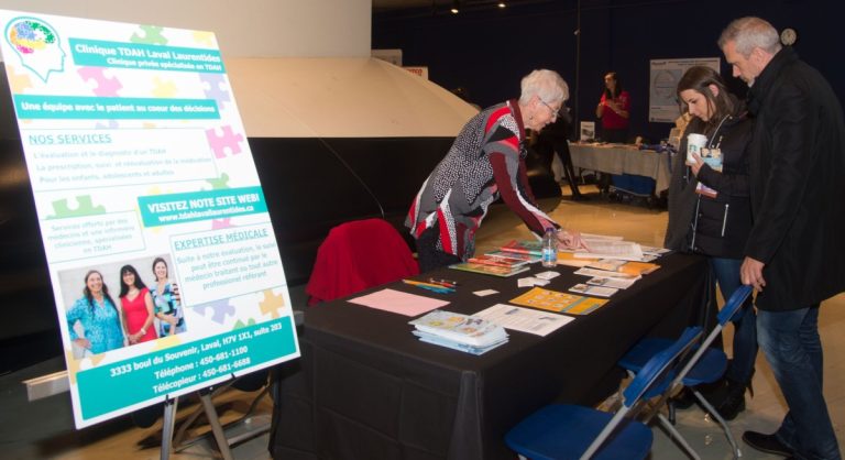 Le Salon TDAH pourrait voir le jour sur le Web Le Cosmodôme a été le théâtre, les 4 et 5 novembre, du 7e Salon TDAH qui a notamment permis aux visiteurs de s’informer des nombreux services et différentes ressources disponibles liés au trouble du déficit de l’attention avec ou sans hyperactivité.