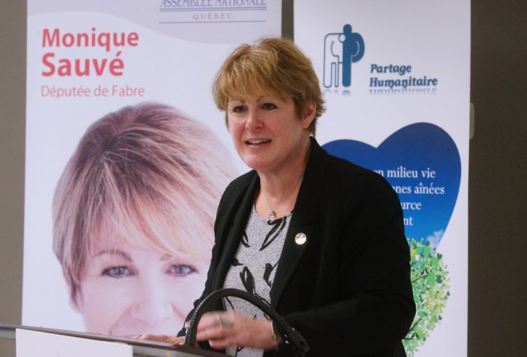 Monique Sauvé a annoncé un soutien financier de 40 000 $ injecté dans un projet pilote qui vise à rapprocher les générations.