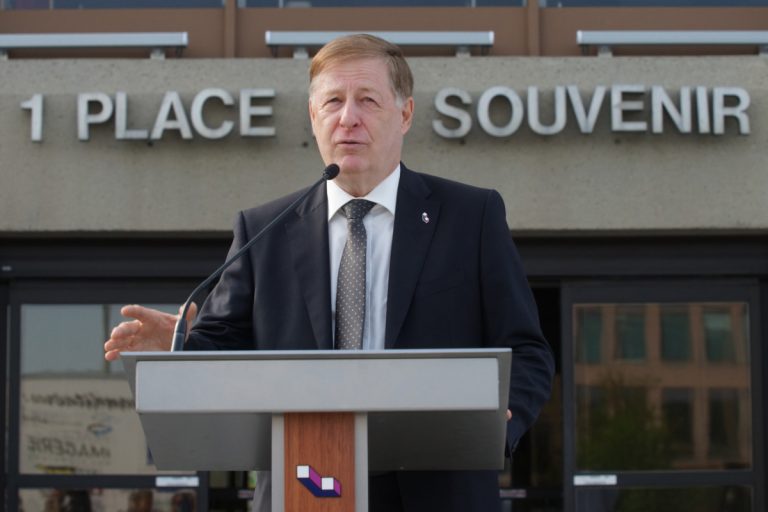 La Ville perpétue la mémoire de ses employés morts en service Le maire Marc Demers en a fait l'annonce le 28 avril, Journée internationale de commémoration des travailleuses et des travailleurs morts ou blessés au travail.