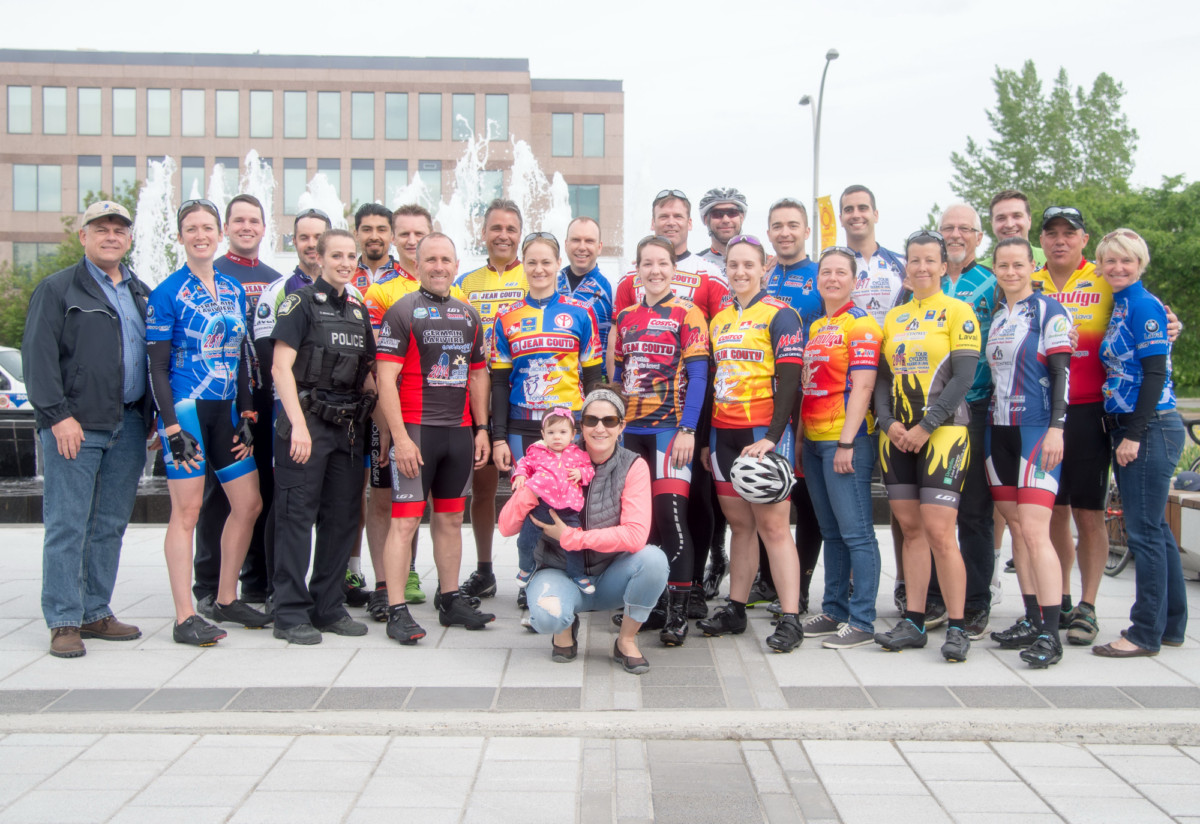 La 20e édition rend hommage à tous les cyclistes bénévoles qui ont participé à cette grande aventure depuis le tout premier tour. Certains d
