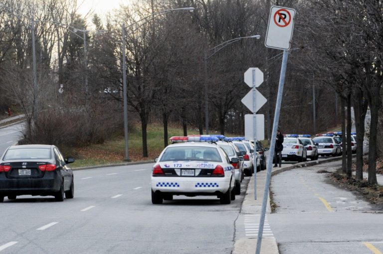 De nombreuses autopatrouilles se sont retrouvées stationnées sur le boulevard Saint-Martin.