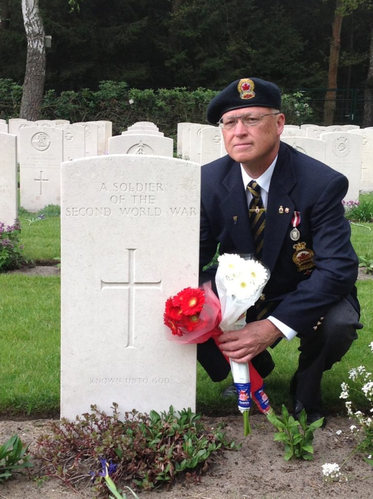 Quand il ne veille pas sur les gencives de sa clientèle lavalloise, Paul Kavanagh consacre beaucoup de son temps à la mémoire des anciens combattants canadiens.