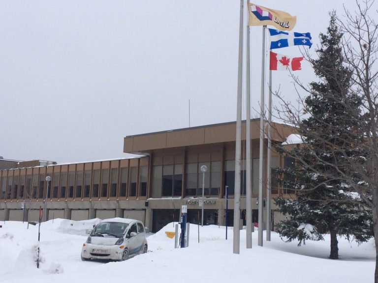 Pour plus d'information, le rapport de la S&P Global peut être consulté sur le site de la Ville de Laval , mais dans sa version anglaise seulement.