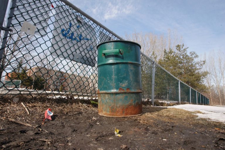 C'est près d'une poubelle à l'entrée du parc des Prairies que les deux marcheuses ont fait la macabre découverte.
