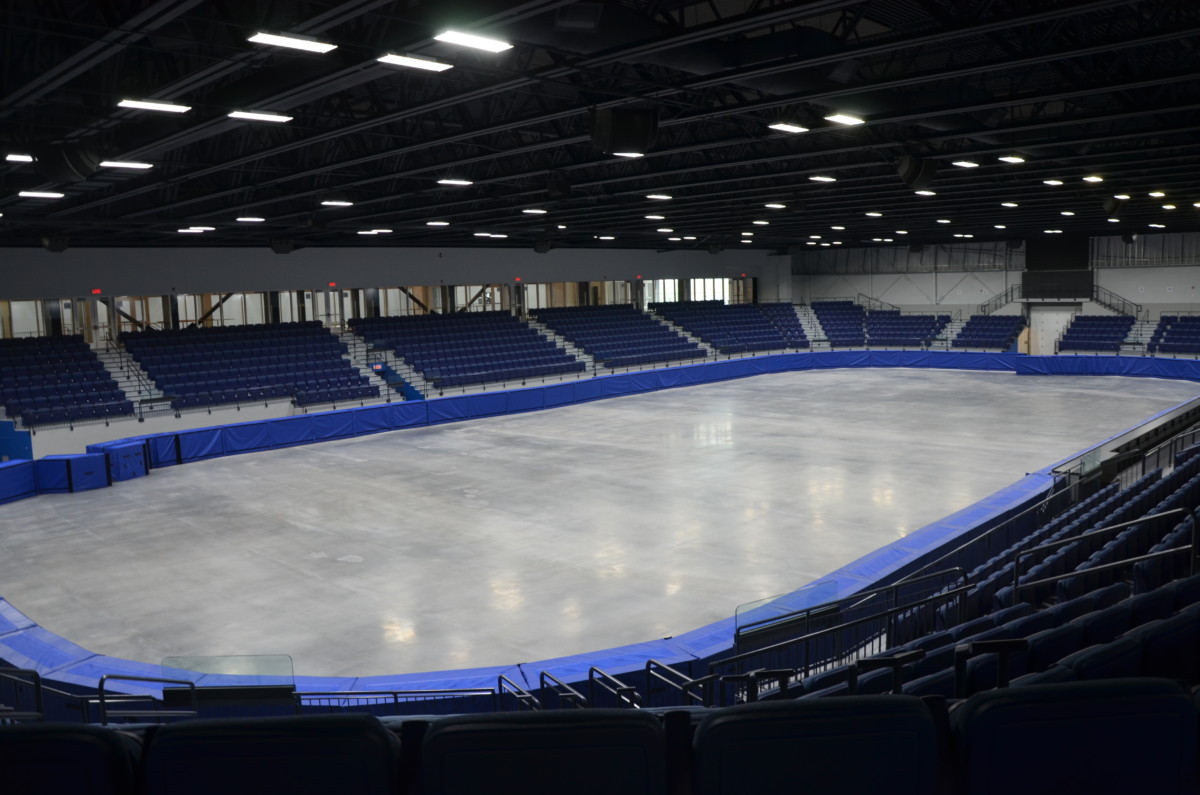 La glace de dimension olympique a été aménagée essentiellement pour accueillir des événements de patinage artistique et de patinage courte piste.