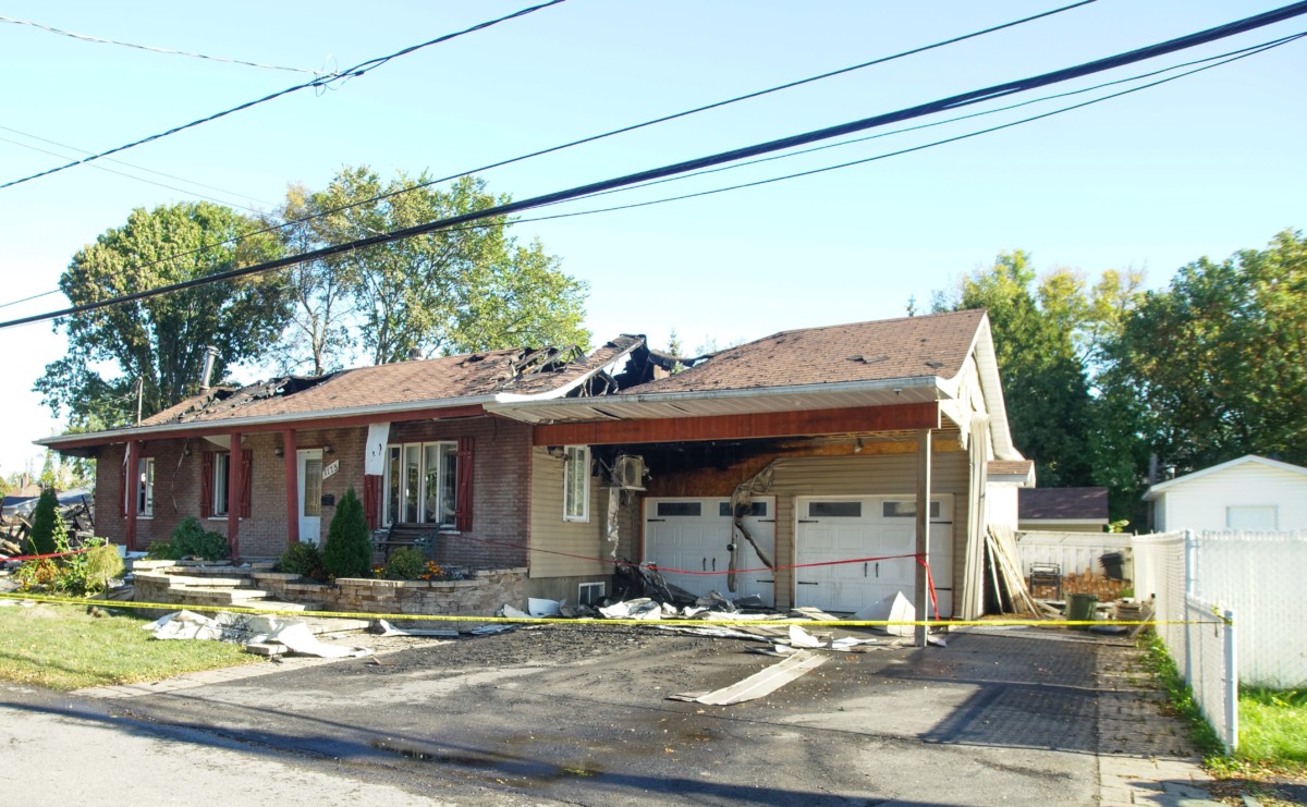 Ce bungalow du 1175, 15e Avenue, à Laval-Ouest, a subi des dommages évalués à 400 000 $ après que les flammes d