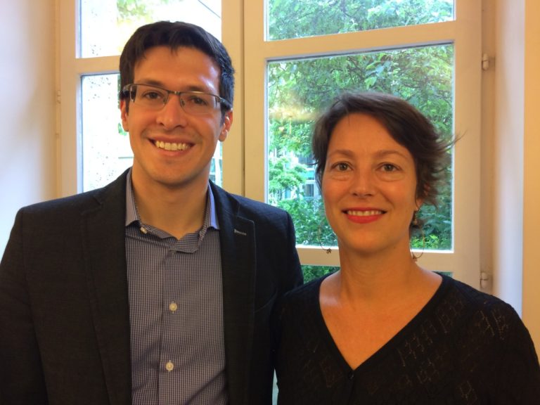 Un élu élevé au rang de personnalité d’avenir par la France Stéphane Boyer en présence de Gwenola Stephan, chargée de mission environnement et développement durable à l'Association des maires de France.