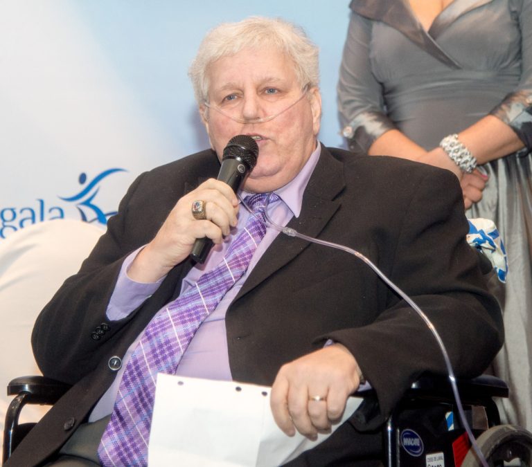 Denis Baillairgé frappé par la maladie Denis Baillairgé aimerait bien que sa maladie reste stable. Il a pris la parole lors de son intronisation, le 26 mai