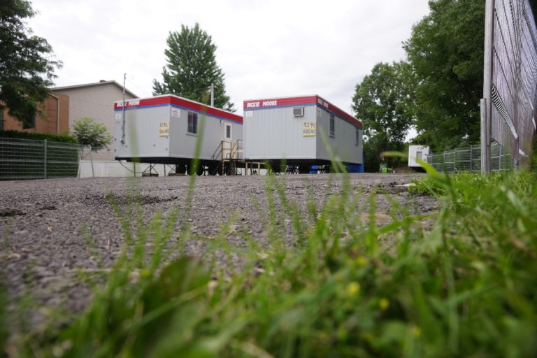 «L’environnement naturel a ses droits aussi» – Avenir Laval Le parti Avenir Laval demande à la Ville de relocaliser ces roulottes de chantier sur un site plus propice et beaucoup moins dérangeant pour la communauté des citoyens de Jolibourg.
