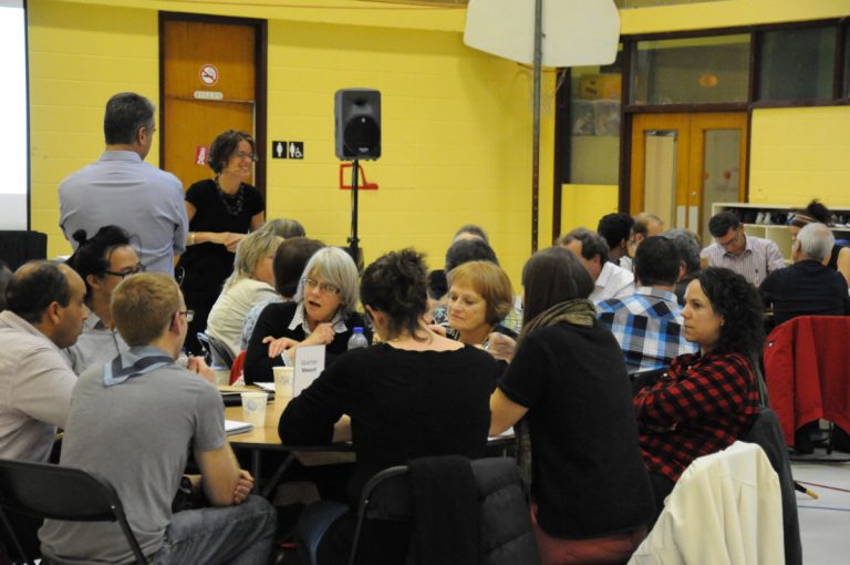 En route vers un Sommet sur le développement social Ils étaient une trentaine de citoyens de Vimont-Auteuil à participer à la consultation publique à la mi-octobre.