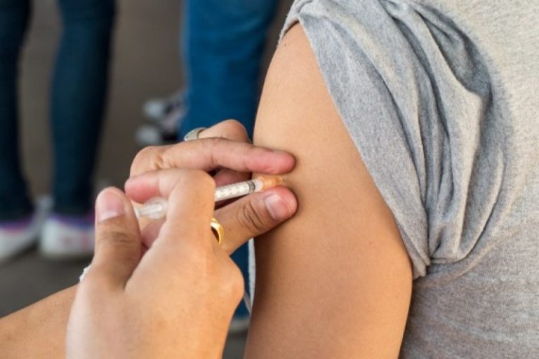 Grippe: la vaccination débute le 1er novembre En plus de la vaccination, des mesures d’hygiène et de prévention peuvent prévenir les symptômes de la grippe.