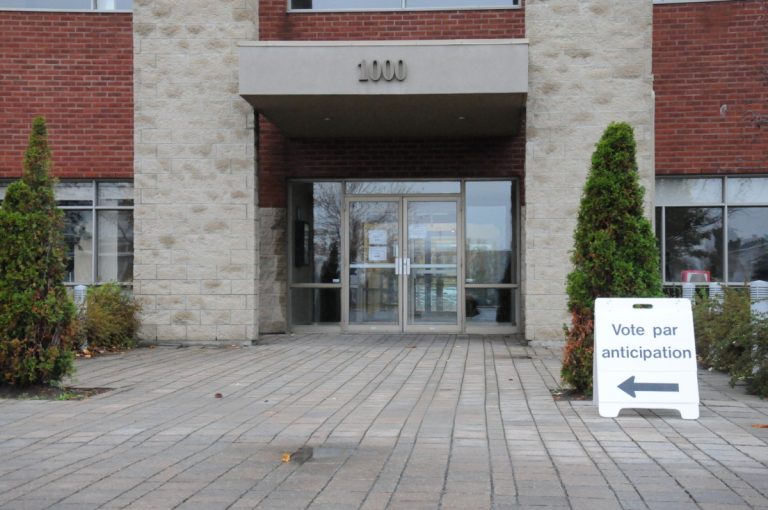 Le vote par anticipation a déplacé 18 989 Lavallois dimanche passé, soit 6,16 % de tous les électeurs dûment inscrits sur la liste électorale.