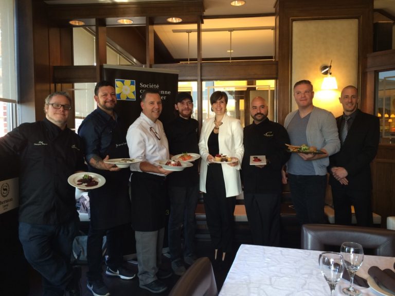 La brigade des chefs et le sommelier sont fin prêts pour le 17e Gala des Grands Chefs, qui se tiendra au Sheraton Laval, le 25 octobre.