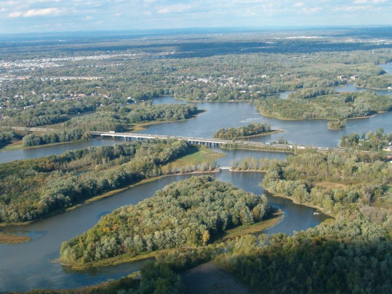 Laval réclame à nouveau un pouvoir spécial La Ville souhaiterait pouvoir procéder au remplacement en bloc de ses règlements de zonage et de lotissement, dont la mise à jour est rendue nécessaire depuis l’entrée en vigueur de son schéma d’aménagement et de développement révisé.