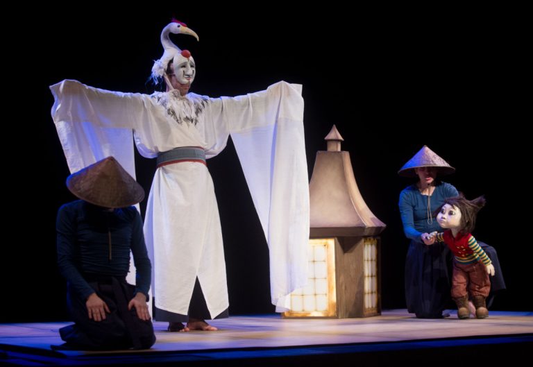 Rosépine faisant la connaissance du personnage incarnant la nuit.