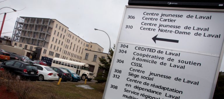 Une jeune fille de 13 ans se défenestre Le Centre jeunesse et le CRDITED de Laval sont, entre autres, des organismes qui bénéficient du soutien financier de Québec pour le maintien de l'équipement et des actifs immobiliers.