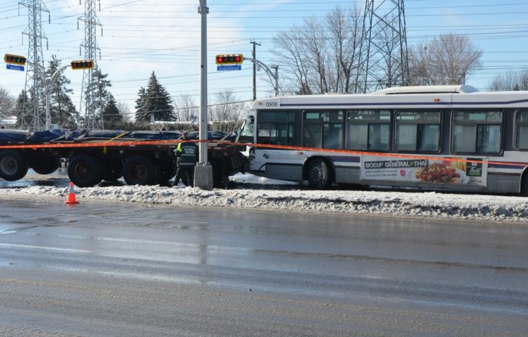 Le chauffeur d'autobus devra malheureusement être amputé. (Photo TC Media)