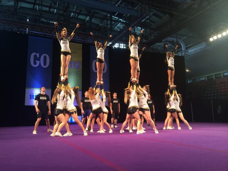 Sept équipes de cheerleading qualifiées pour les provinciaux Les Ailes de l'École d’éducation internationale de Laval souhaitent obtenir le même succès aux Provinciaux.
