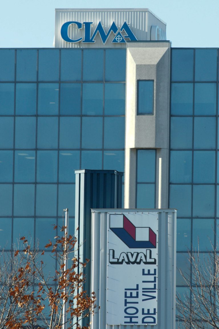 Le siège social de la firme de génie Cima+ est établi à un jet de pierre de l'hôtel de ville de Laval.