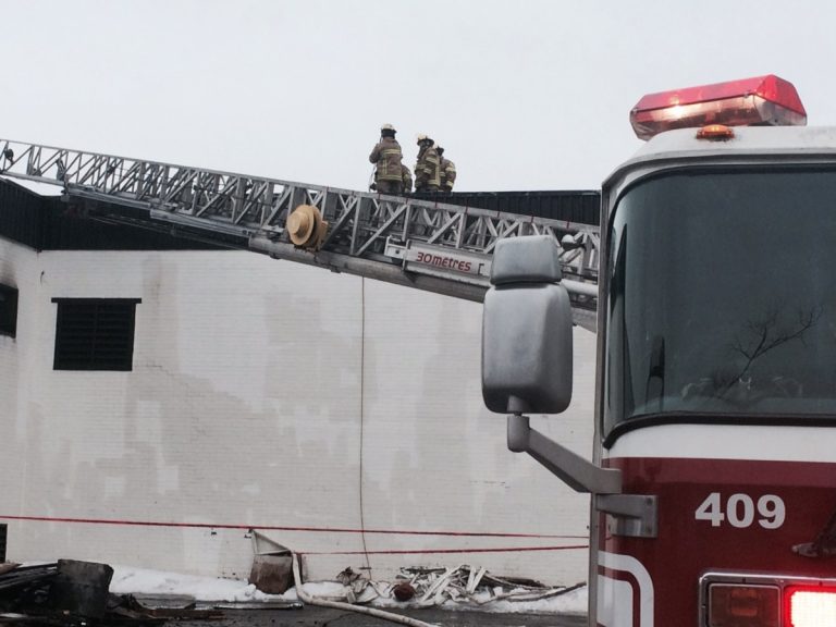 Incendie et perte d’1 M $ chez Clic International On ne sait pas encore si c'est une surcharge ou un court-circuit qui a causé cet incendie de nature électrique. (Photo TC Media - Mario Beauregard)