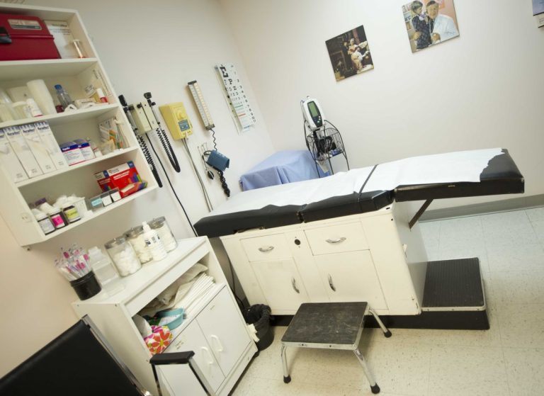 D’après les calculs établis par le ministère de la Santé en août 2010, il faudrait 402 omnipraticiens sur l’île de Laval, soit 17 % de plus qu’aujourd’hui. (Photo: Alarie Photos)