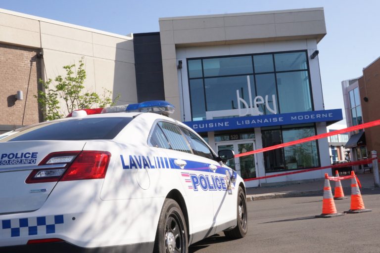 Les enquêteurs sont sur place depuis 5h afin de faire la lumière sur l'incident. (Photo TC Media - Mario Beauregard) 